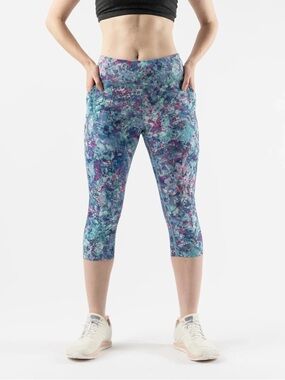Rabbit speed capri salt air leaves sz med